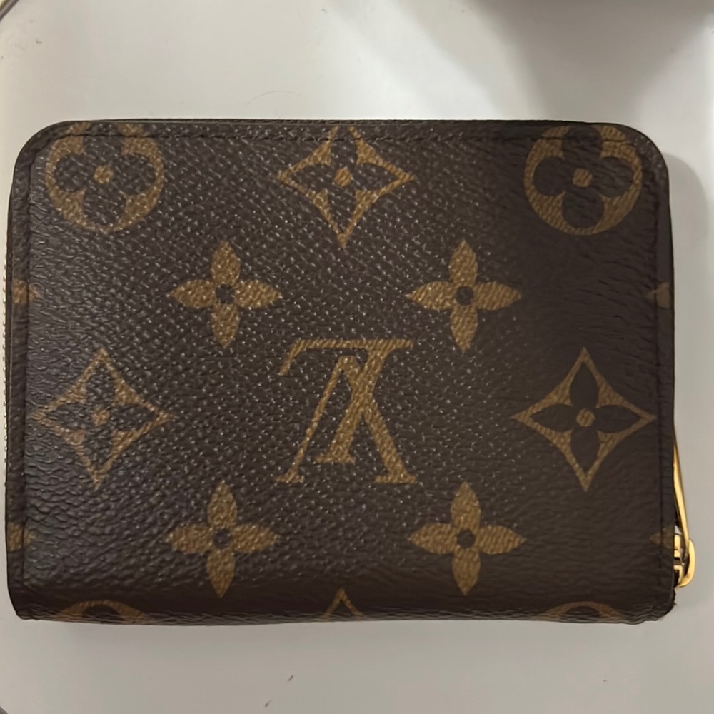 100% Authentic Louis Vuitton Zippy Coin Purse